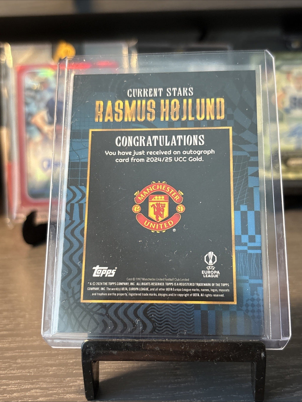 RASMUS HOJLUND 2024-25 Topps UCC Gold BLUE REFRACTOR Auto SP /49 Manchester