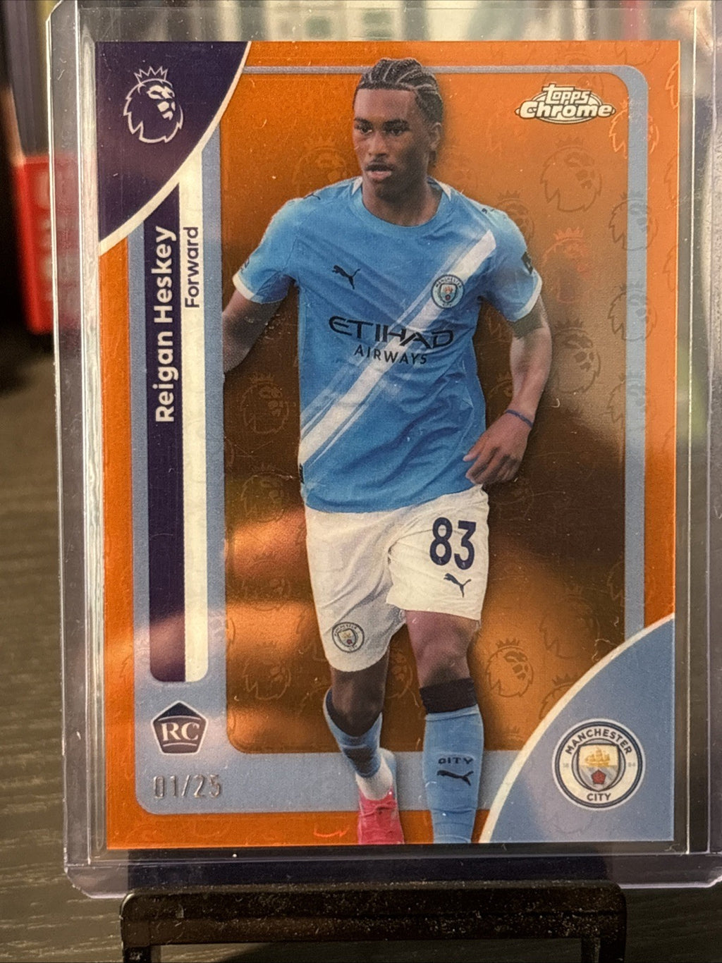 Topps Chrome Logofractor 2025-26 Reigan Heskey Manchester City #01 /25 RC card