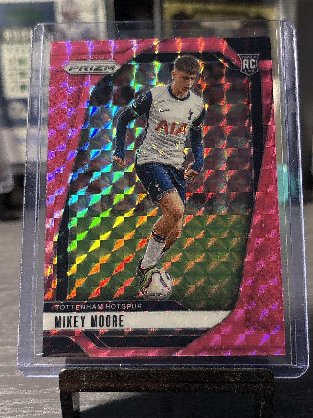 2024-25 Panini Prizm Premier League - Mikey Moore #82 (RC) Pink Mosaic Prizm
