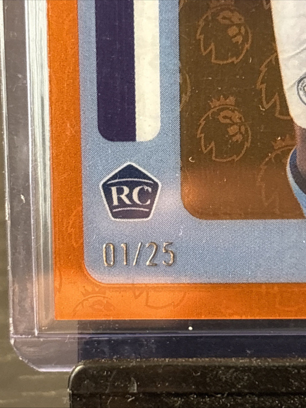 Topps Chrome Logofractor 2025-26 Reigan Heskey Manchester City #01 /25 RC card