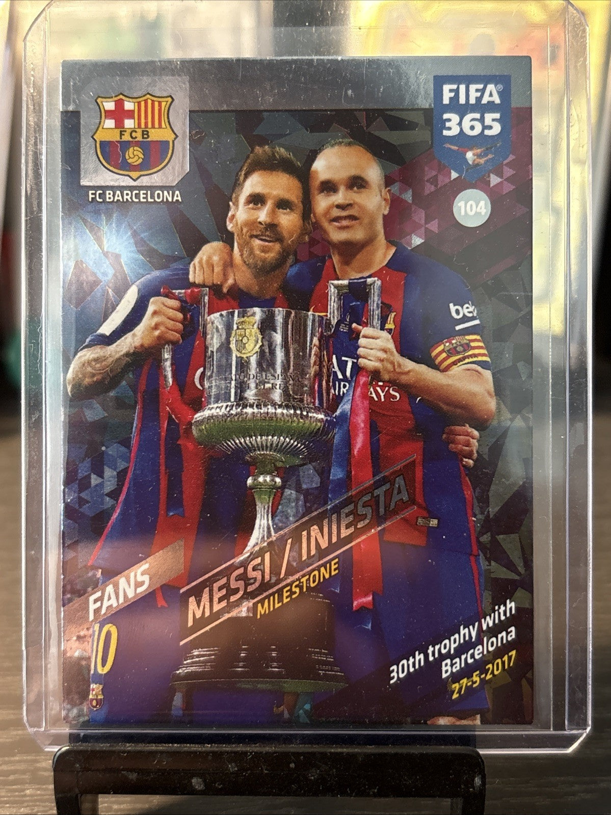 FIFA 365 2018 -Adrenalyn Panini- CARD MILESTONE 104 MESSI-INIESTA BARCELONA