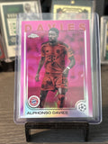 Alphonso Davies - Pink Lava /250 Bayern München Topps Chrome UCC 24/25